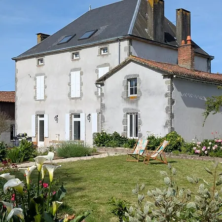 La Dame De Pierres - Maison Bourgeoise - 5 Suites Avec Salle De Bain Privative - Charme & Confort - 40 Min Puydufou La Foret-sur-Sevre