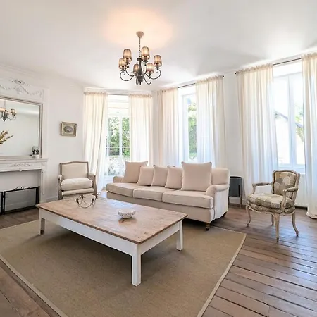 La Dame De Pierres - Maison Bourgeoise - 5 Suites Avec Salle De Bain Privative - Charme & Confort - 40 Min Puydufou Holiday home