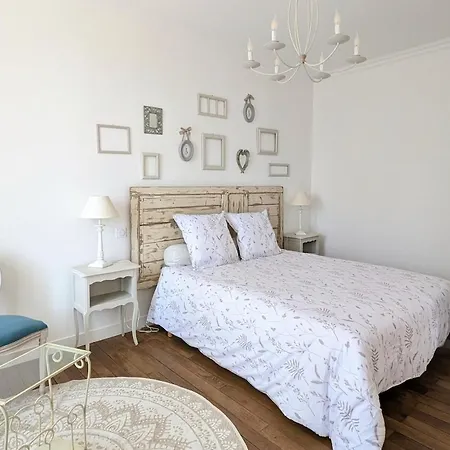 La Dame De Pierres - Maison Bourgeoise - 5 Suites Avec Salle De Bain Privative - Charme & Confort - 40 Min Puydufou *