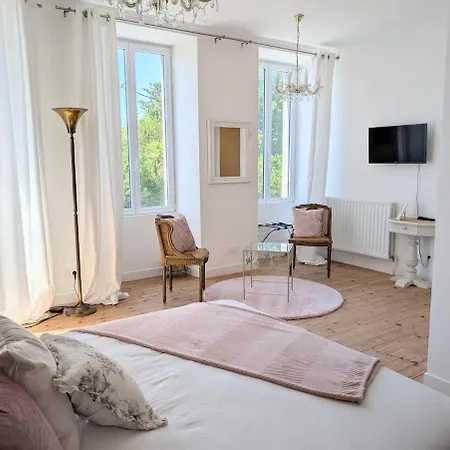 La Dame De Pierres - Maison Bourgeoise - 5 Suites Avec Salle De Bain Privative - Charme & Confort - 40 Min Puydufou Holiday home *