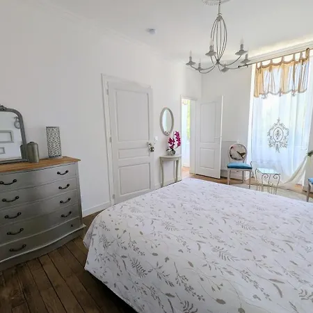 La Dame De Pierres - Maison Bourgeoise - 5 Suites Avec Salle De Bain Privative - Charme & Confort - 40 Min Puydufou * La Foret-sur-Sevre