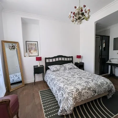 La Dame De Pierres - Maison Bourgeoise - 5 Suites Avec Salle De Bain Privative - Charme & Confort - 40 Min Puydufou *