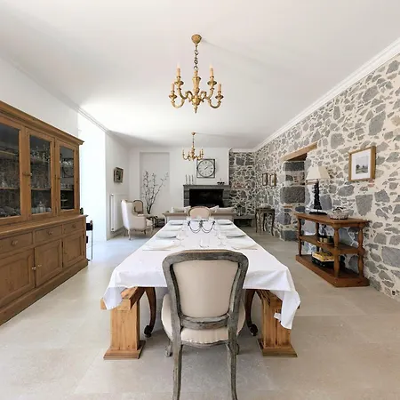 Holiday home La Dame De Pierres - Maison Bourgeoise - 5 Suites Avec Salle De Bain Privative - Charme & Confort - 40 Min Puydufou La Foret-sur-Sevre