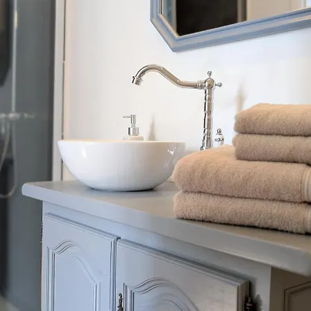 La Dame De Pierres - Maison Bourgeoise - 5 Suites Avec Salle De Bain Privative - Charme & Confort - 40 Min Puydufou *